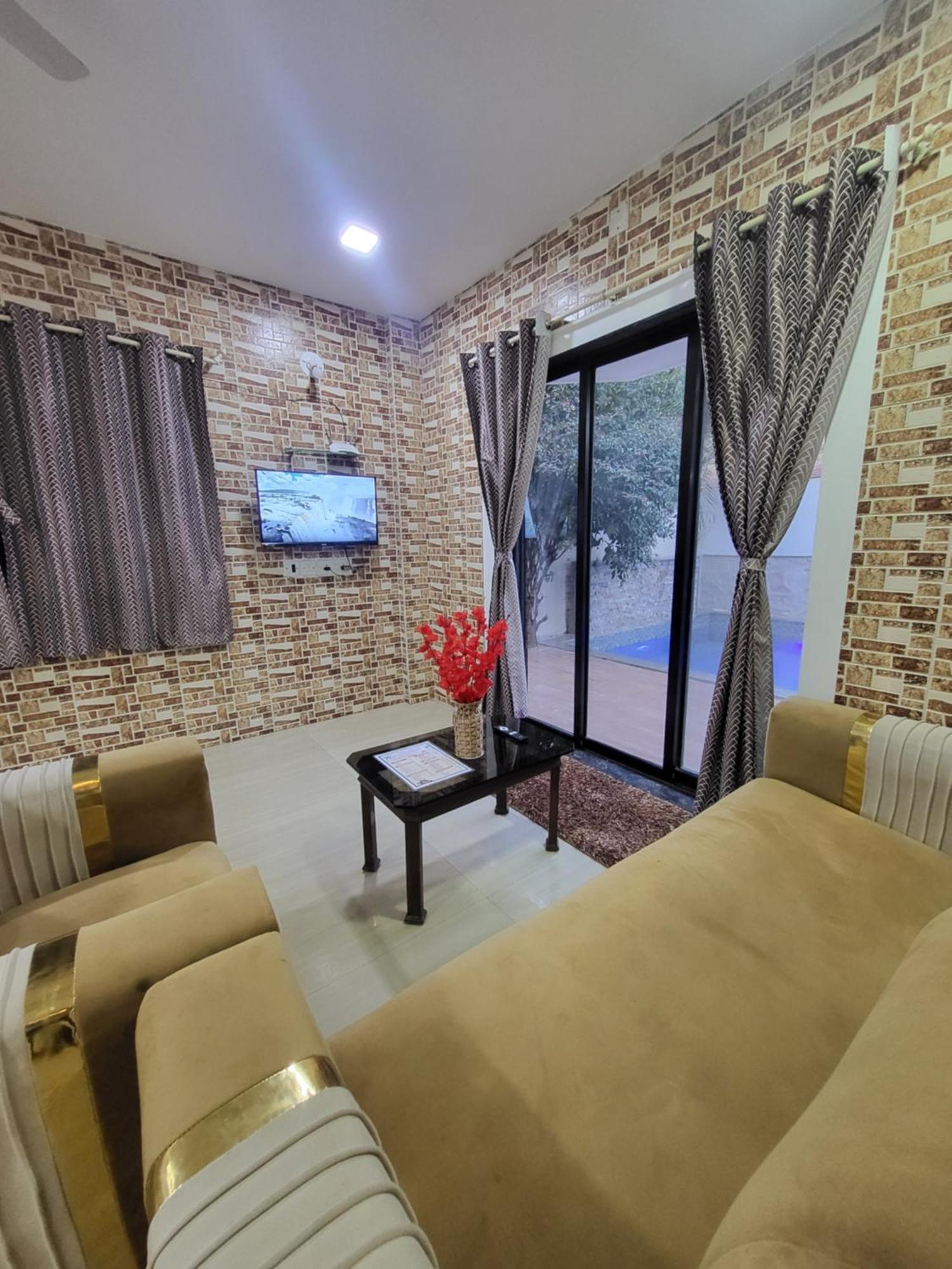 The Perfect Stays Para Disco Big Pool Cricket Turf Villa 로나발라 외부 사진