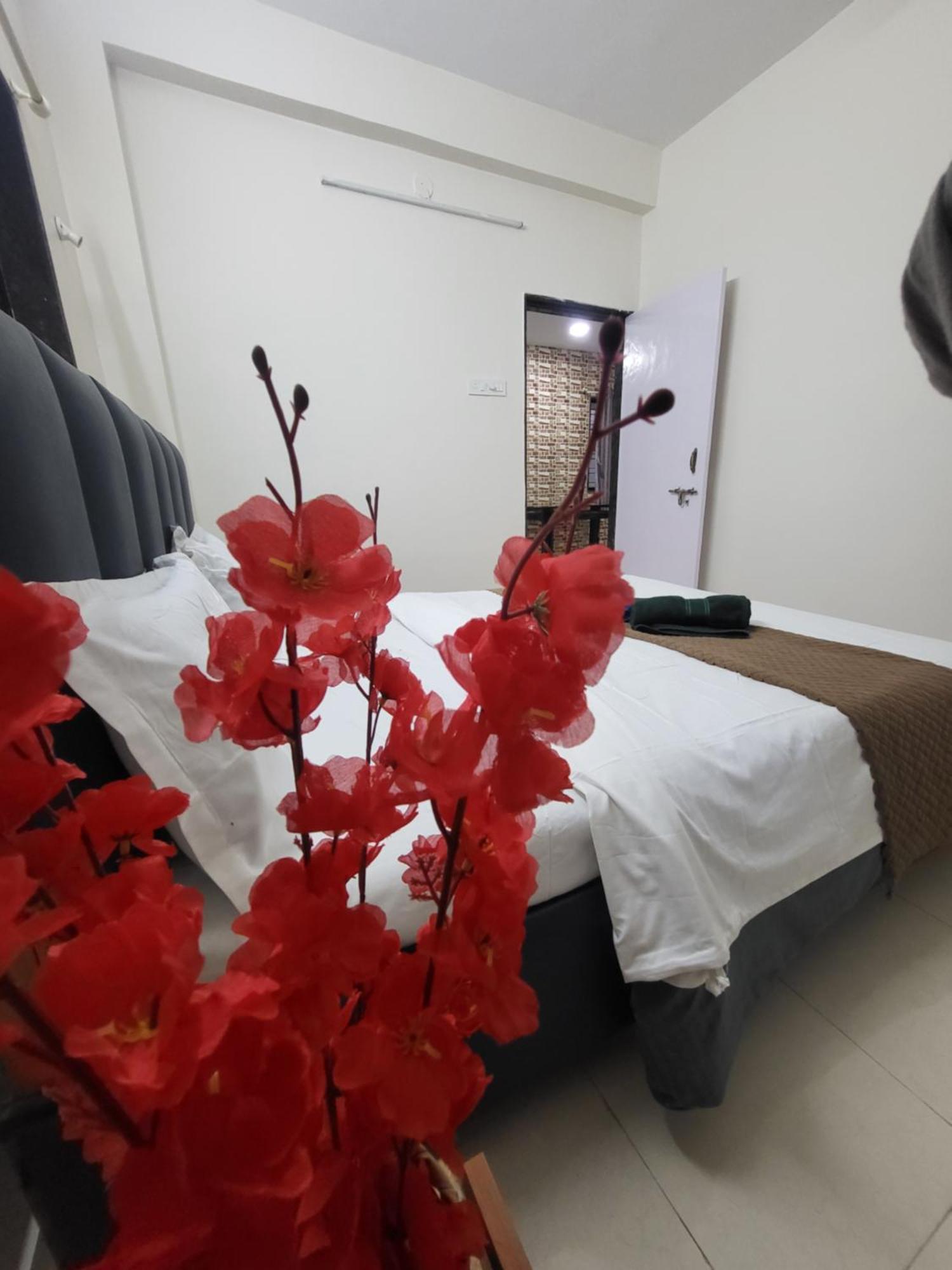 The Perfect Stays Para Disco Big Pool Cricket Turf Villa 로나발라 외부 사진