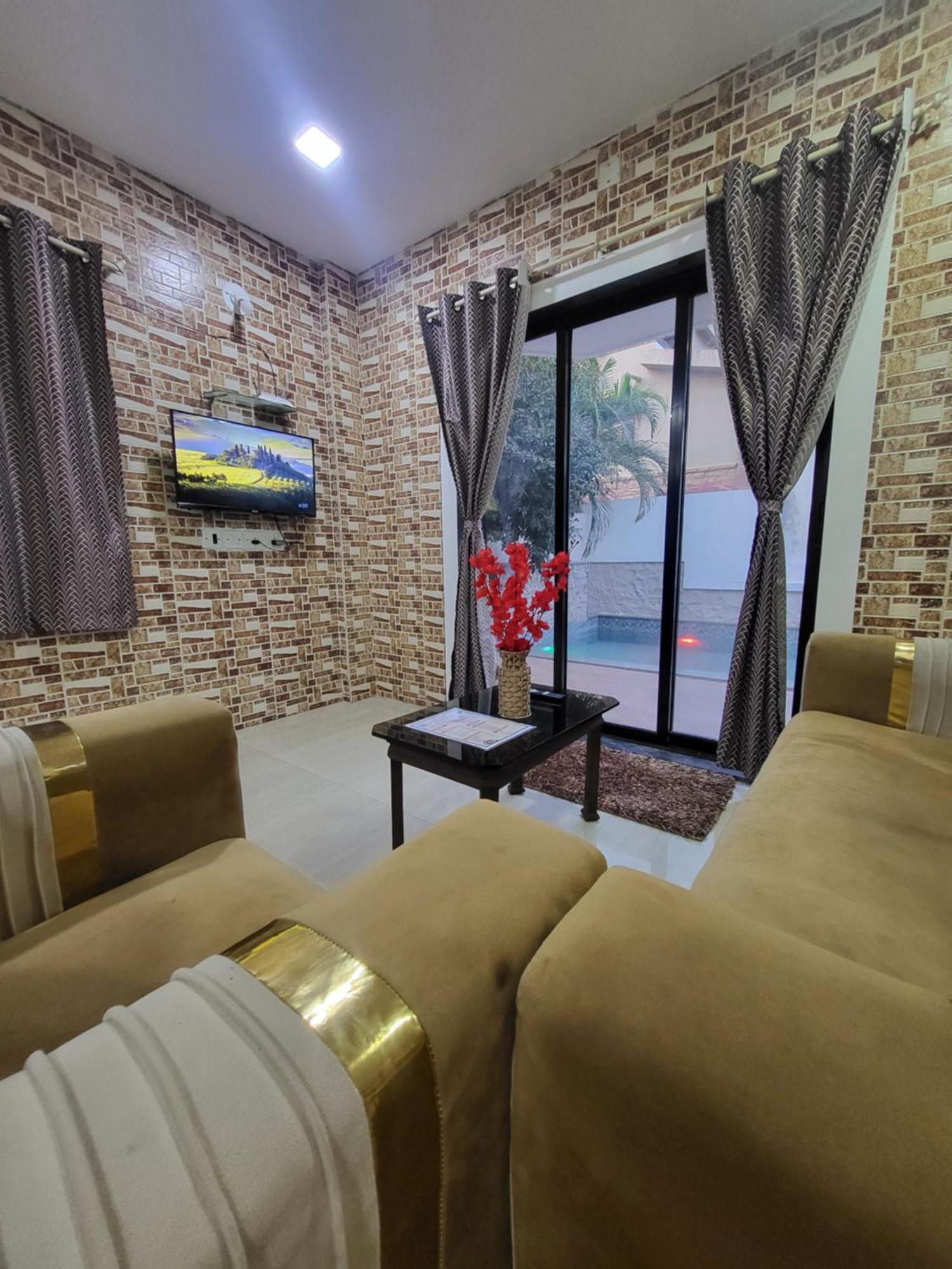 The Perfect Stays Para Disco Big Pool Cricket Turf Villa 로나발라 외부 사진