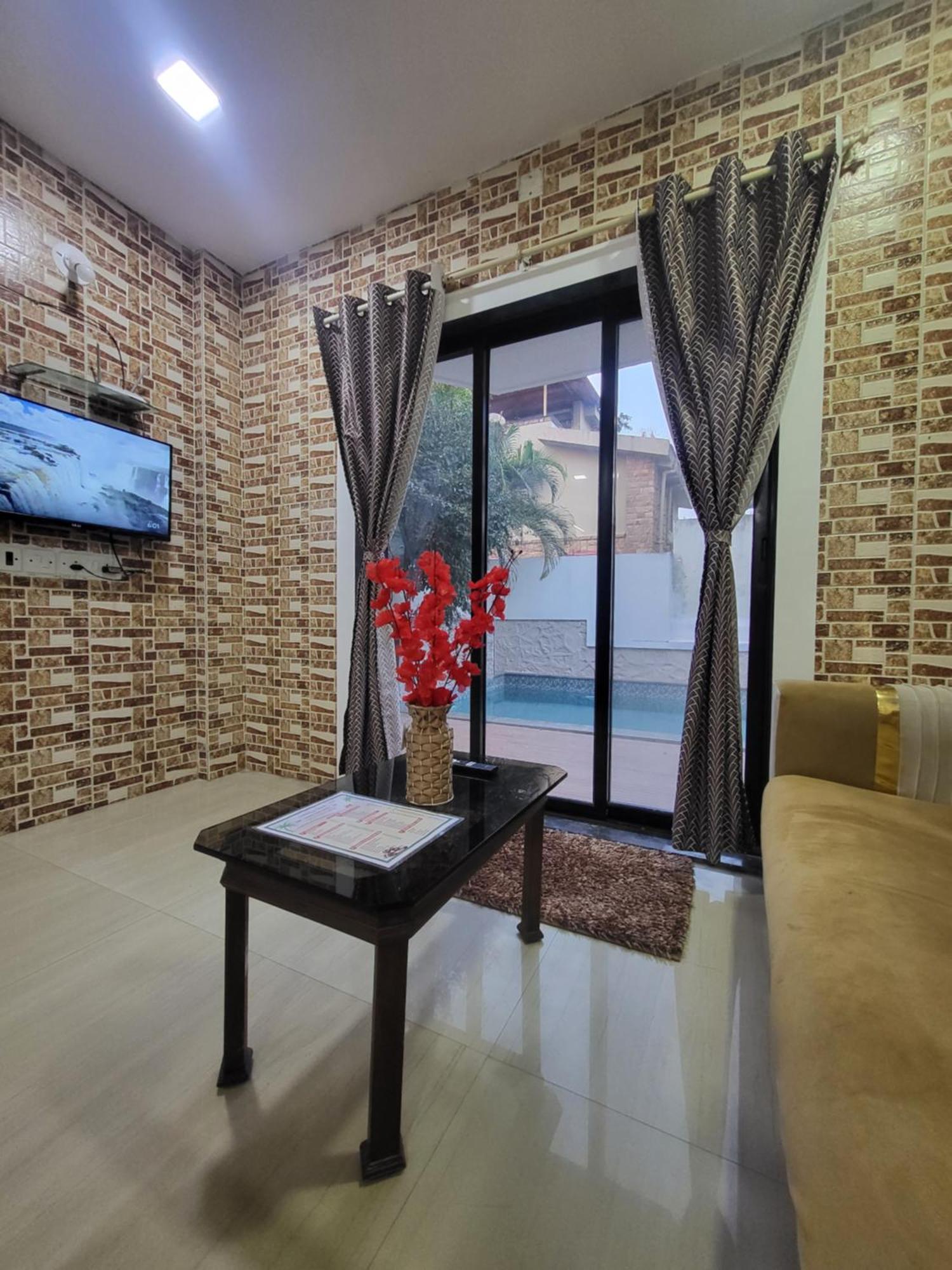 The Perfect Stays Para Disco Big Pool Cricket Turf Villa 로나발라 외부 사진